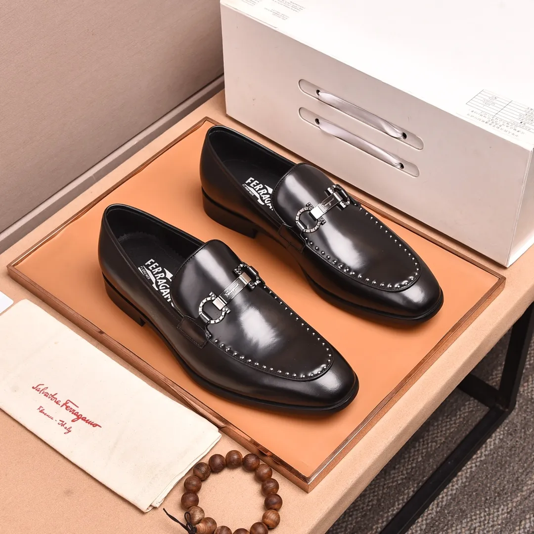 Men's shoes 💰540📛📛(water-dyed cowhide) Salvatore Ferragamo high-end (Salvatore Ferragamo) is the world's top luxury footwear brand. It comes from the fashion kingdom of Italy and is famous all over the world for its traditional handmade design and novel styles...🚶🏻🚶🏻New suit shoes are available simultaneously at the counter. This model is purely handmade. The fabric is imported from Italy's original first-layer cowhide. Soft water-dyed cowhide lining. Original authentic outsole🌀🌀Size: 38➖45